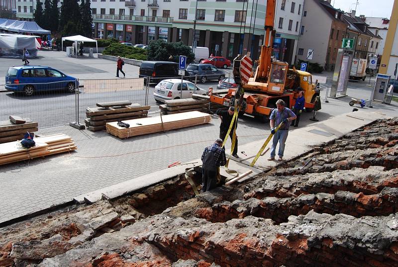 Oprava schodů před Hornickým domem