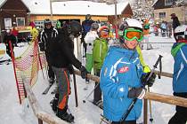 Vytáhnout lyže ze skříně a hurá na svahy. To si o víkendu řekla spousta nadšenců zimních sportů a vyrazili do horské Bublavy.