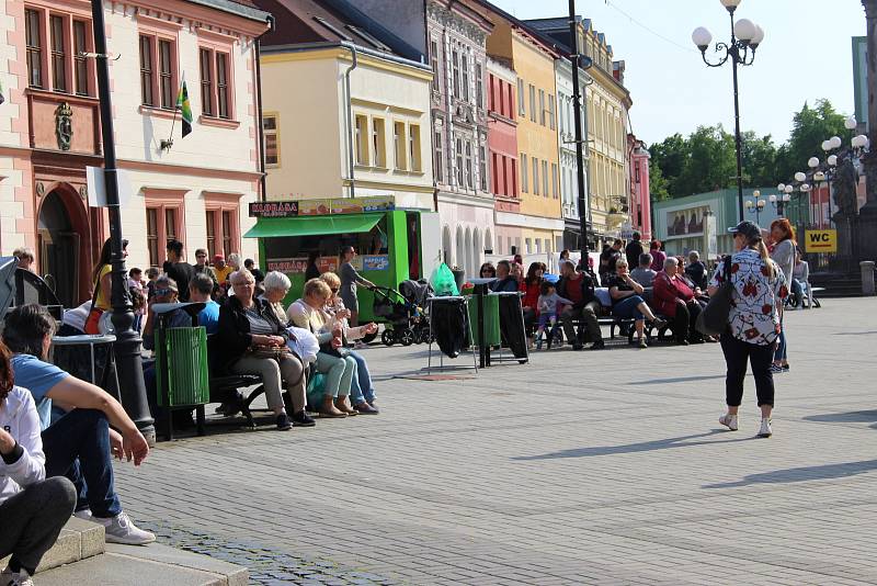 Sobotní odpoledne patřilo na sokolovském Starém náměstí Sokolovskému dostavníku.