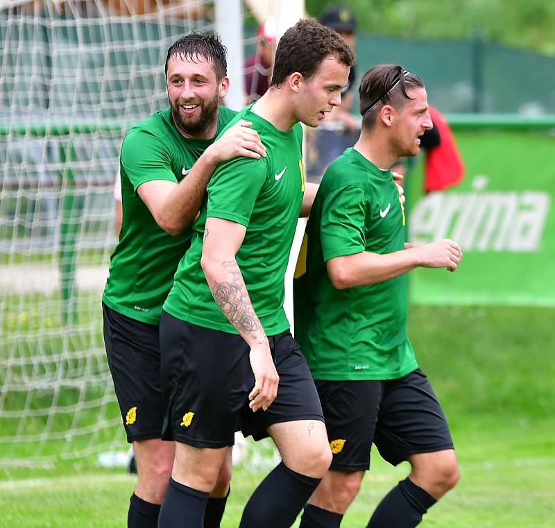 Derby s karlovarskou Slavií přetavila ve výhru 2:1 Březová,  které trefil tři body v 90. minutě střídající záložník Dan Krlička.