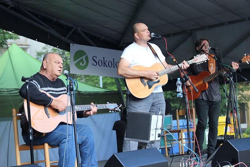 Sobotní odpoledne patřilo na sokolovském Starém náměstí Sokolovskému dostavníku.