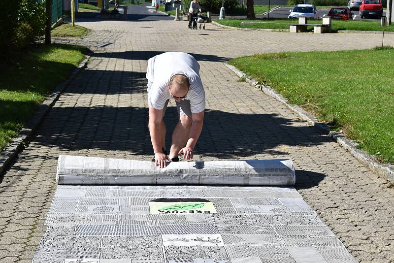 Má jedinečný talent pro kreslení bludišť. Rekordní měří 52,5 metru