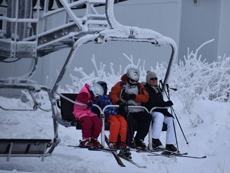 Ještě nedávno byly podmínky k lyžování v Božím Daru a jeho okolí dobré. V těchto dnech se však prudce zhoršily.