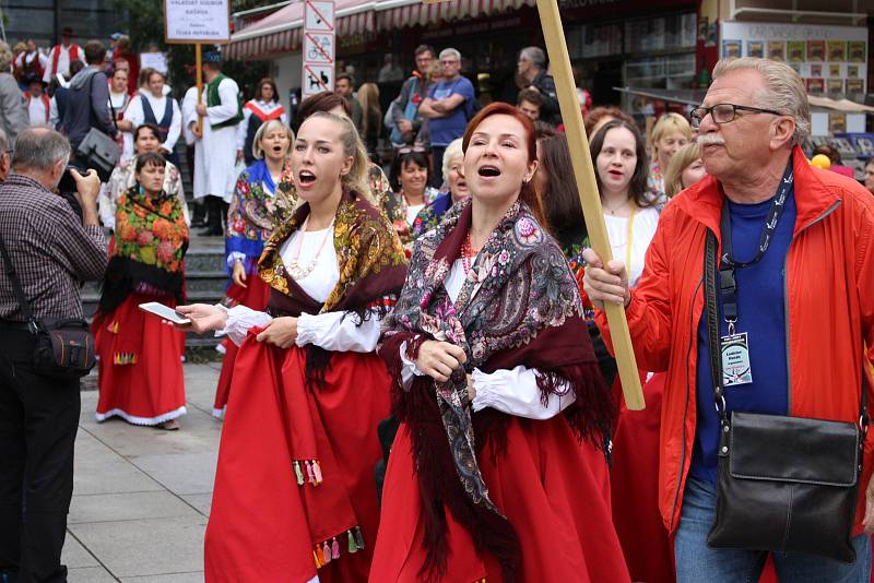 Soubory se představily v rámci mezinárodního folklorního festivalu.