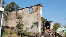 Z hořícího domu v Horním Slavkově zbyly jen trosky
