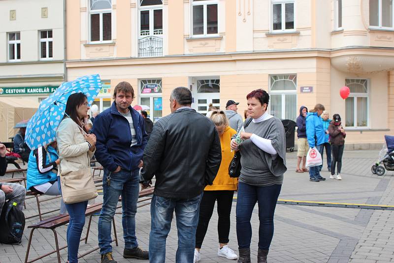 Sokolov žil v sobotu Hornickou poutí.