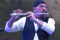   IAN SCOTT ANDERSON je britský flétnista a člen skupiny Jethro Tull