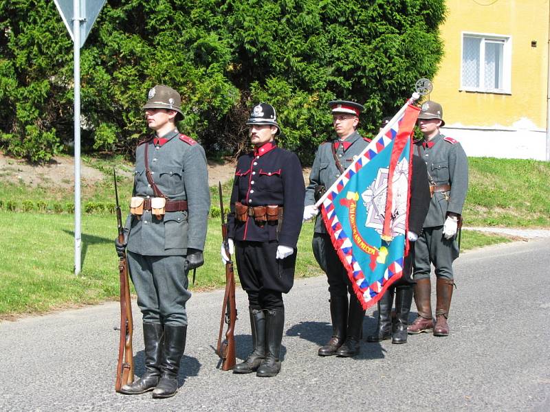 Slavnostní odhalení pomníku v Habartově.