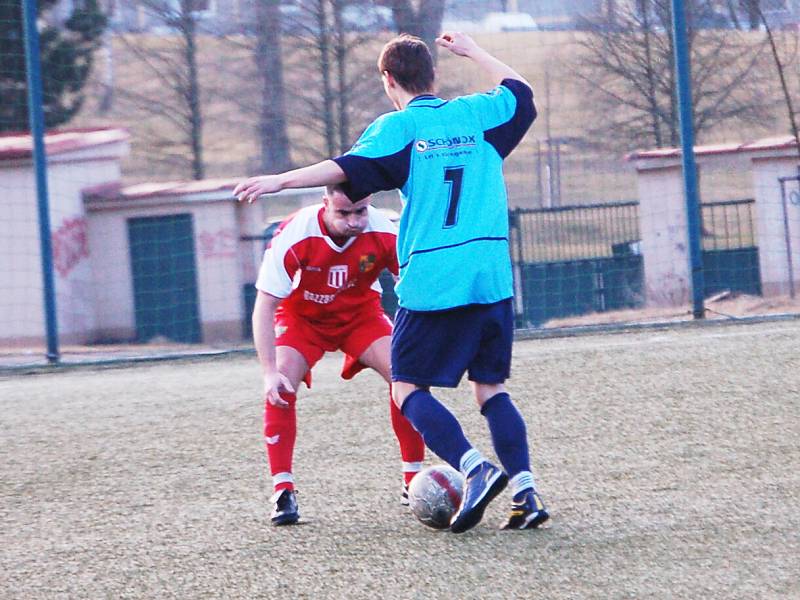 Krajský přebor: Spartak Chodov - Spartak Horní Slavkov (v modrém)