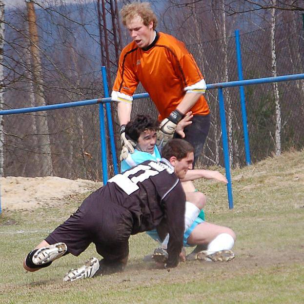 Krajský přebor: Baník Bukovany - Baník Královské Poříčí (v černém)