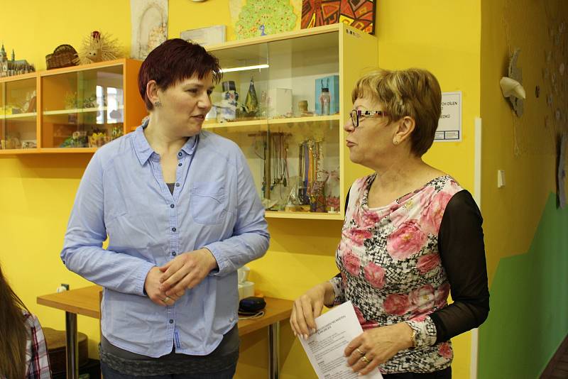 Sociálně terapeutické dílny chodovské Mateřídoušky navštívili klienti a vychovatelé z partnerského zařízení v Německu.