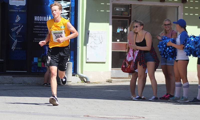 Čtvrtý ročník Sokolovského 1/4 maratonu přilákal na trať více než šest stovek běžců.