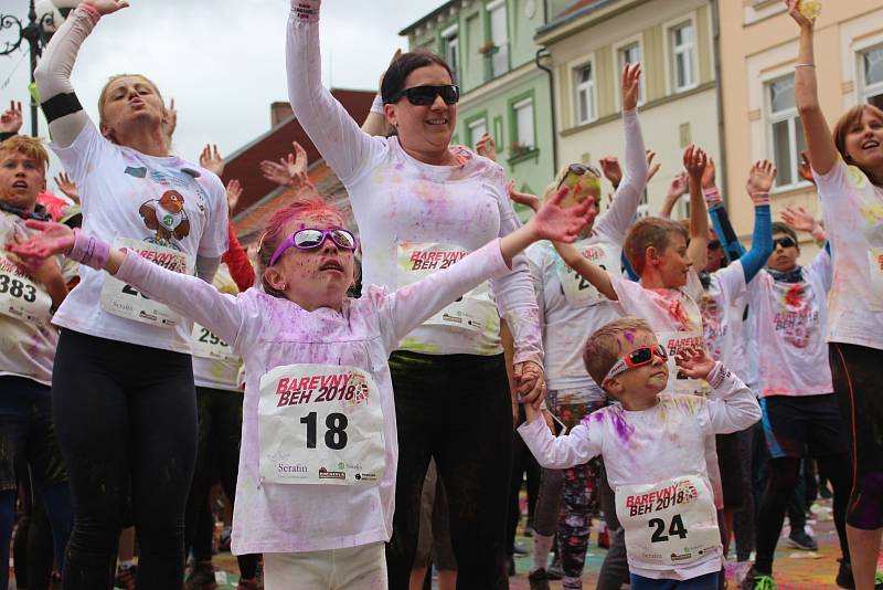 Sokolovský čtvrtmaraton, Barevný běh, Den s Policií ČR, Stezka skřítka Sokolníčka, koncerty nebo ohňostroje, to všechno byla letošní akce Hurá, prázdniny.