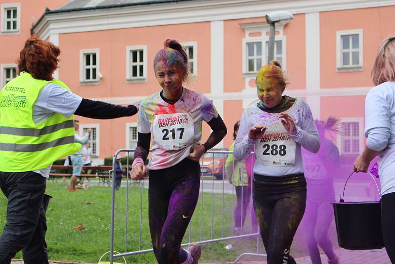 Sokolovský čtvrtmaraton, Barevný běh, Den s Policií ČR, Stezka skřítka Sokolníčka, koncerty nebo ohňostroje, to všechno byla letošní akce Hurá, prázdniny.