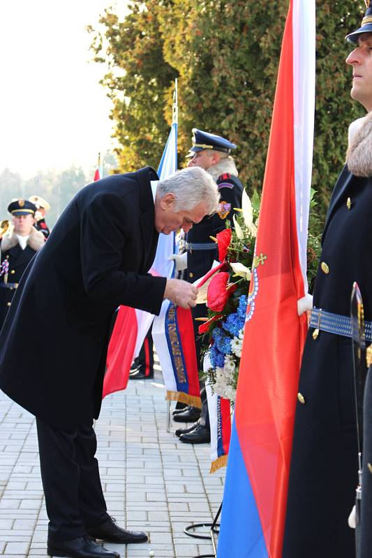 SRBSKÝ PREZIDENT Tomislav Nikolić uctil památku těch, jejichž ostatky jsou uloženy v jindřichovickém mauzoleu.