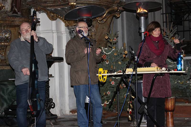 Tříkrálový koncert Roháčů v kostele sv. Václava v Lokti.