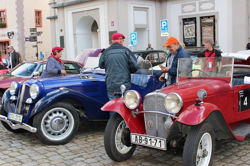 O víkendu zavítala do Lokte Prague retro rallye.