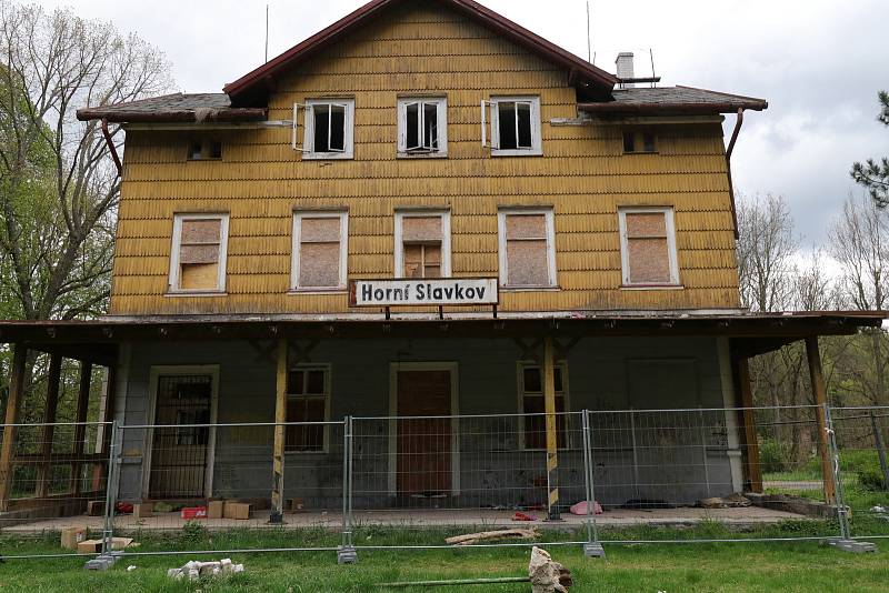 Ze železniční tratě z Horního Slavkova do Lokte.
