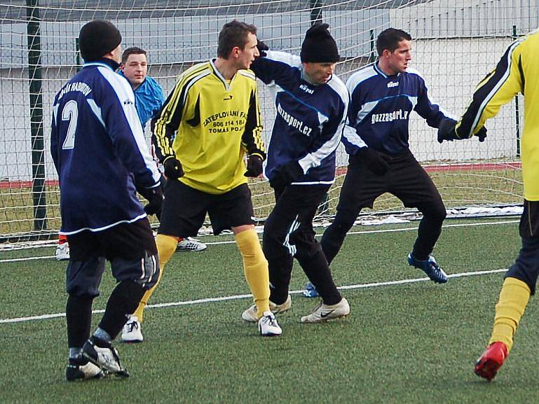 Zimní turnaj SSZ: OSS Lomnice - Baník Habartov (v modrém)