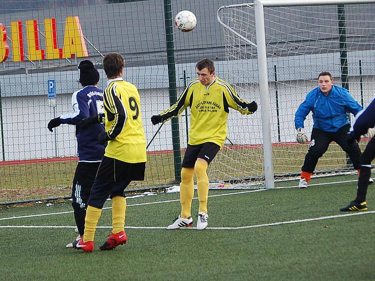 Zimní turnaj SSZ: OSS Lomnice - Baník Habartov (v modrém)