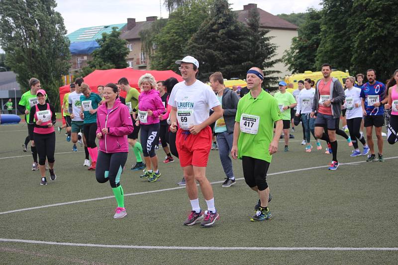 Sokolovský čtvrtmaraton, Barevný běh, Den s Policií ČR, Stezka skřítka Sokolníčka, koncerty nebo ohňostroje, to všechno byla letošní akce Hurá, prázdniny.