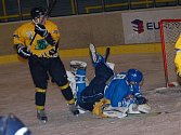 I. liga juniorů: HC Baník Sokolov - PZ Kladno (v modrém)