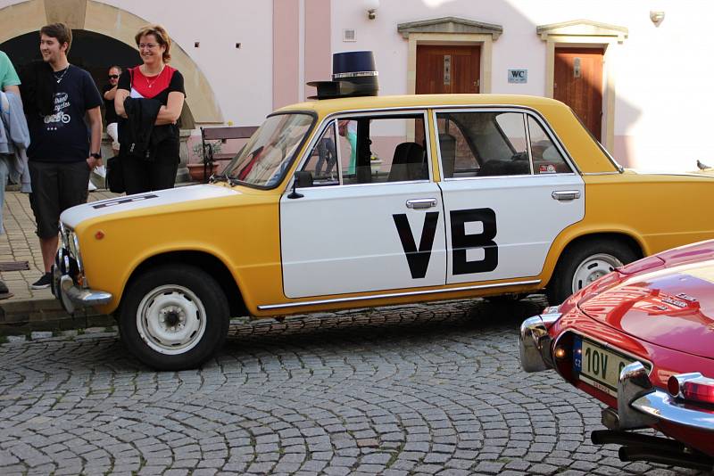 O víkendu zavítala do Lokte Prague retro rallye.