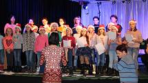 Všichni se dobře bavili, zazpívaly děti z pěveckého sboru 6. základní školy.