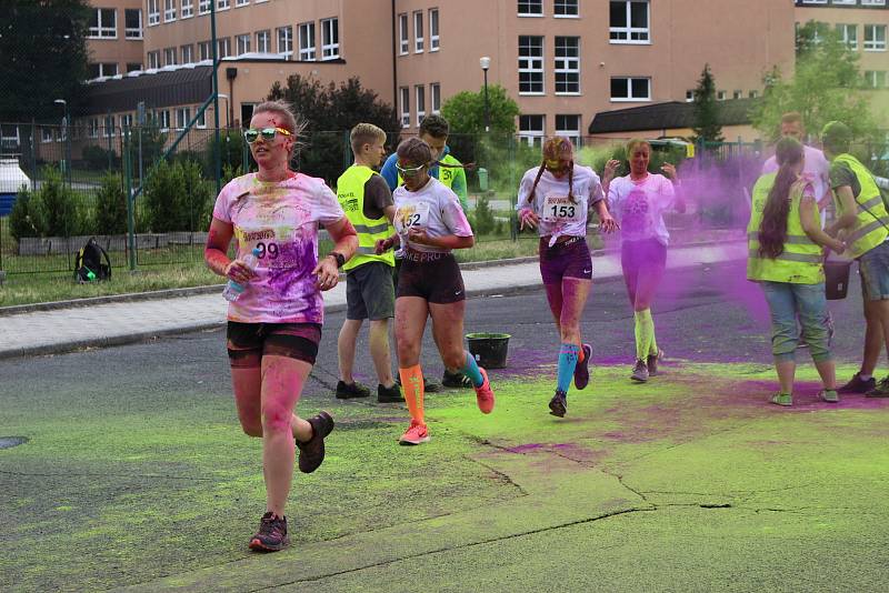 Zhruba 600 běžců se se zapojilo do 2. ročníku Barevného běhu.