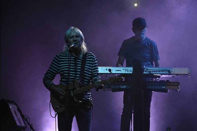 Koncert Václava Neckáře a jeho doprovodné kapely Bacily měl v Kraslicích velký úspěch.