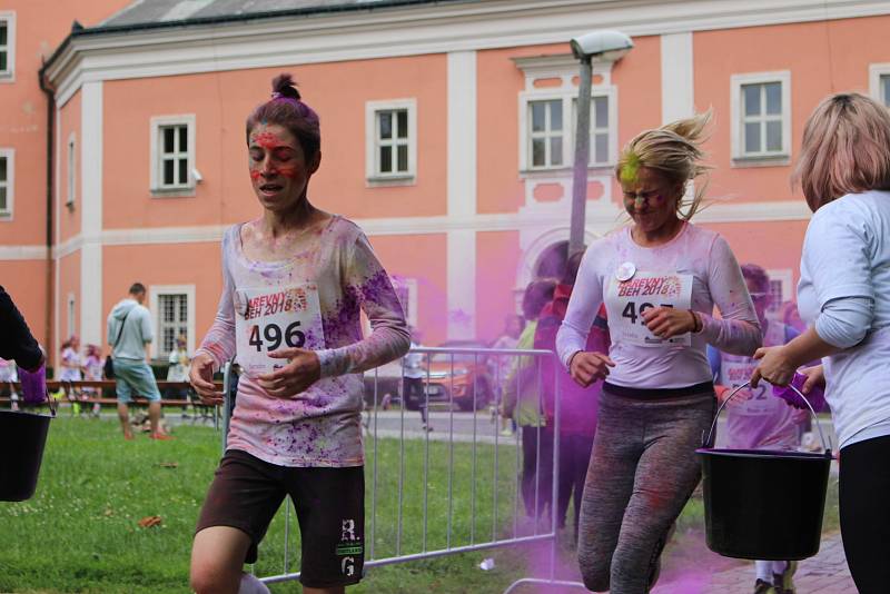 Sokolovský čtvrtmaraton, Barevný běh, Den s Policií ČR, Stezka skřítka Sokolníčka, koncerty nebo ohňostroje, to všechno byla letošní akce Hurá, prázdniny.