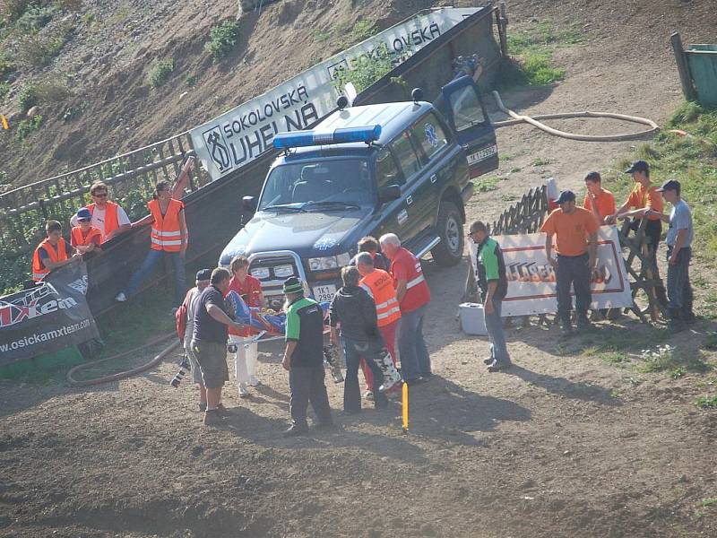 Pád na motokrosové trati v Lokti