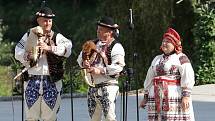 Karlovarský folklorní festival se loučil v amfiteátru pod hradem Loket