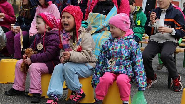 Děti v Citicích oslavily Vítání jara pohádkami