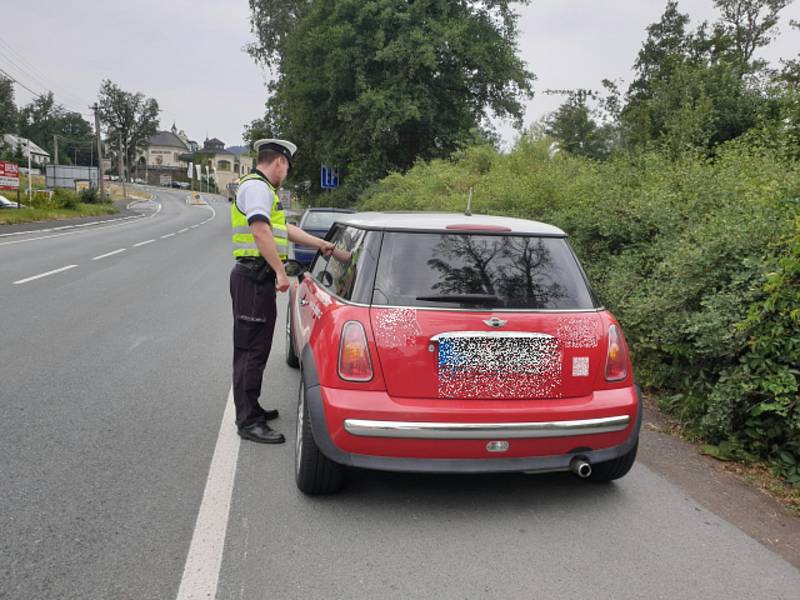 Policisté zkontrolovali téměř 350 vozidel.