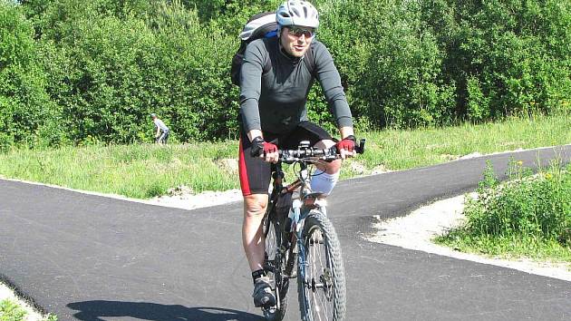 Cyklisté už testují novou stezku, i když není hotová - Sokolovský deník