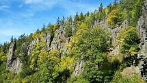 Svatošské skály jsou národní přírodní památka na rozhraní okresů Karlovy Vary a Sokolov.