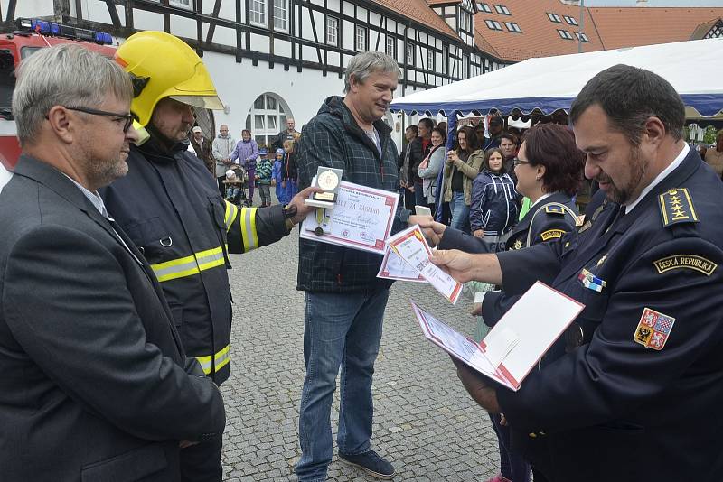 Betina dosloužila, hasiči dostali při oslavách Poříčí dar, nechyběl bohatý doprovodný program.