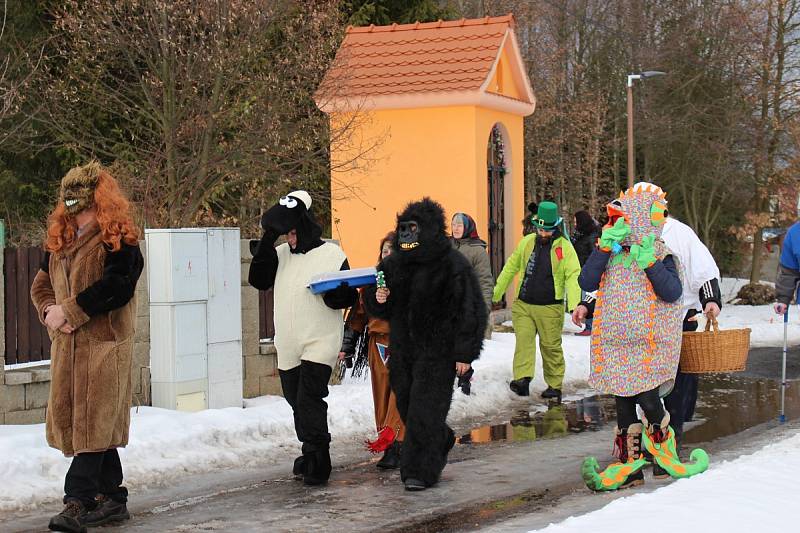 Masopustní průvod se vydal z Josefova do Radvanova a dále zamířil i do Luhu a Hřeben