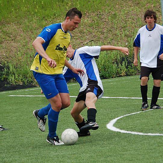 Okresní přebor: Baník Kr. Poříčí B (ve žluto-modrém) - Dynamo Krajková