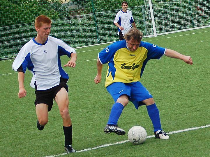 Okresní přebor: Baník Kr. Poříčí B (ve žluto-modrém) - Dynamo Krajková