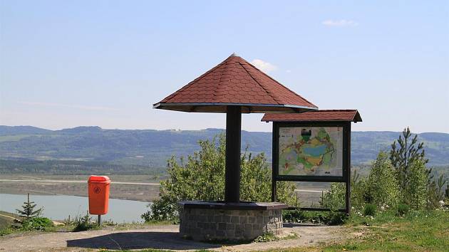Vyhlídka Masák na jezerem Medard u Sokolova.