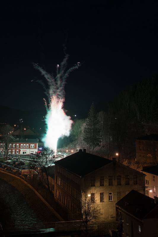 Novoroční ohňostroj v Kraslicích. Foto: Tomáš Winkelhöfer