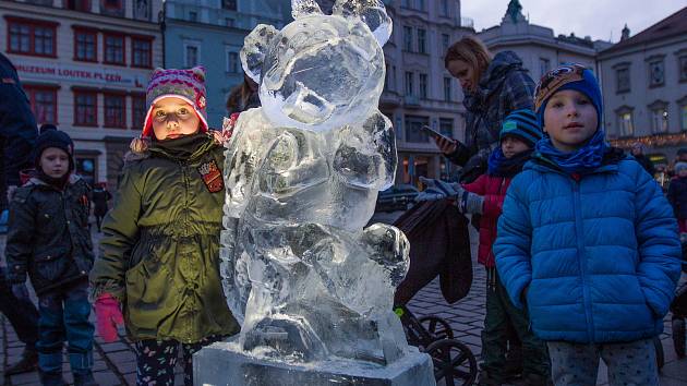 Ledové sochy na Náměstí republiky