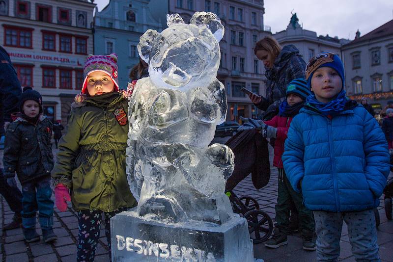 Ledové sochy na Náměstí republiky