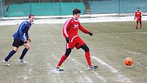 Zimní turnaj FK Baník Sokolov: Olympie Březová (v modrém) - SV Steinmühle