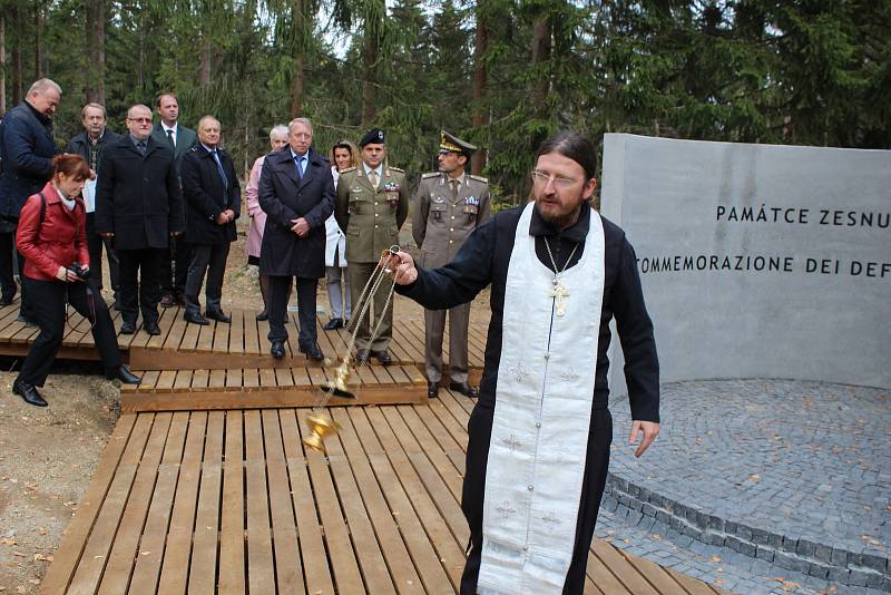 Pietní místo v lese u Jindřichovic.