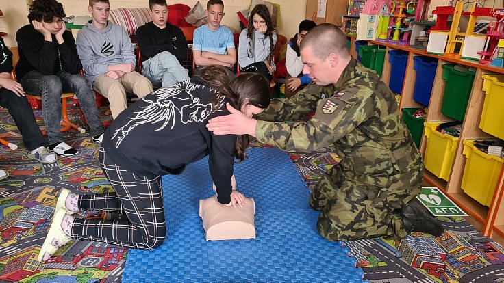 Projektový den s Armádou ČR si užili všichni žáci školy v Královském Poříčí.