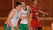 II. basketbalová liga: BK Sokolov - Sršni Písek (v červeném)