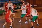 II. basketbalová liga: BK Sokolov - Sršni Písek (v červeném)